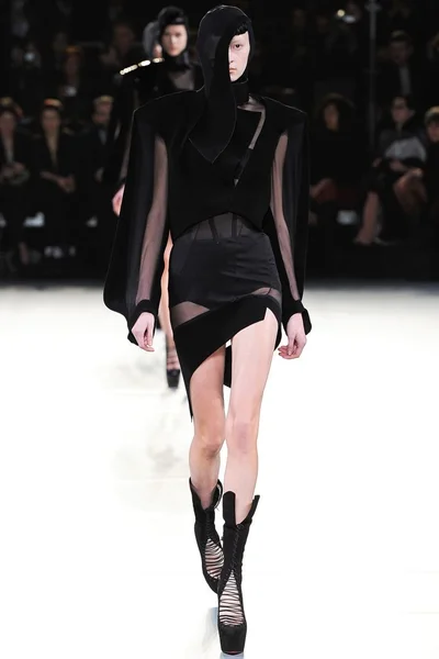 Look 29